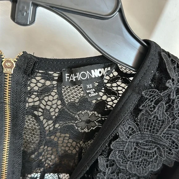 Amanza Ruffle Sleeve Black Lace Blouse / Size Small - Picture 6 of 10